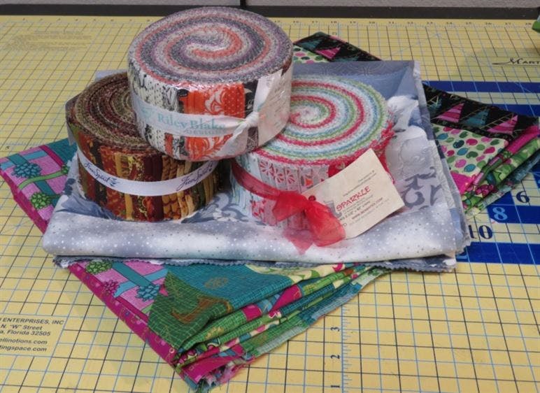Jelly Roll Race Quilt :: Changing the Quilt Size & Determining Number of  Strips – Wee Folk Art