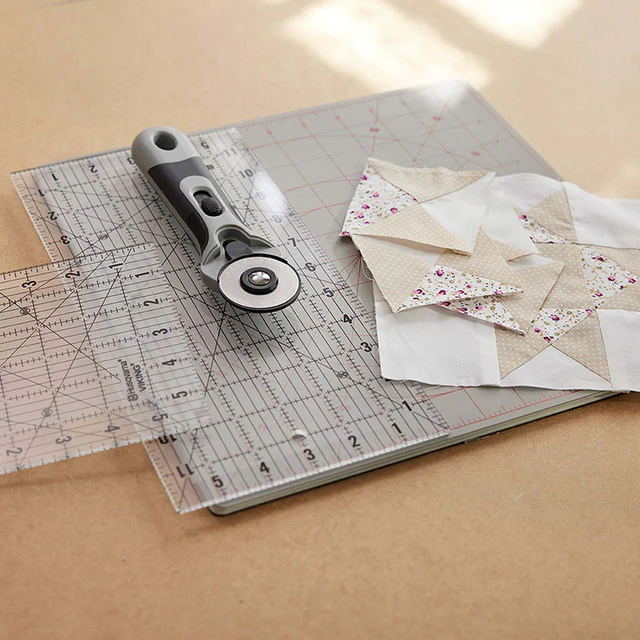 Quilting Accessories Kit HUSQVARNA® VIKING® EPIC QUILT™ 97 Sewing Machine & Accessories Bundle