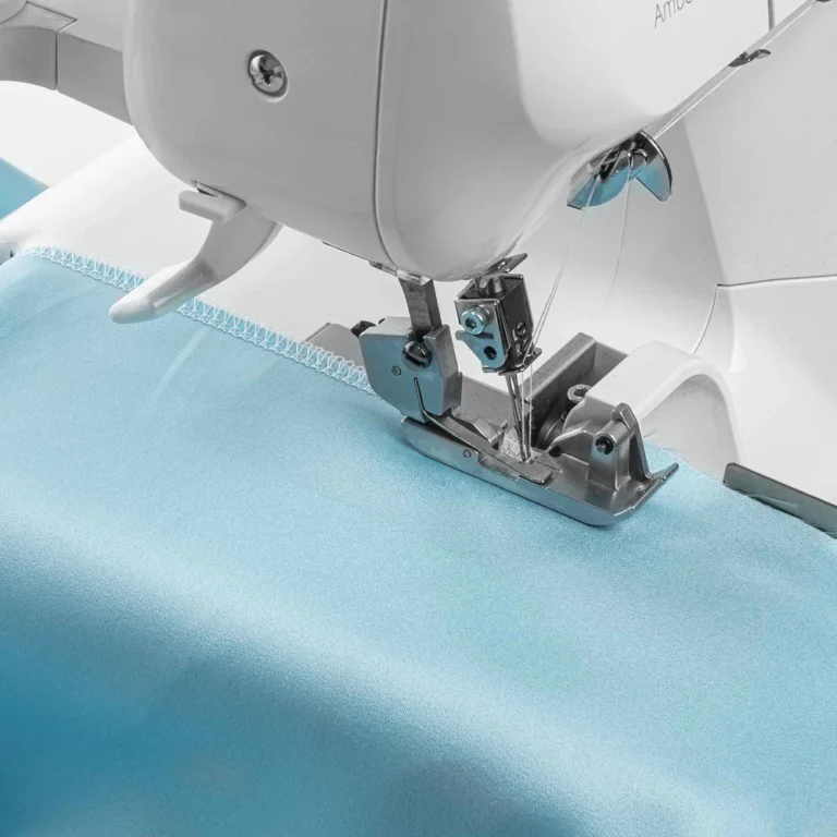 HUSQVARNA® VIKING® AMBER™ S | 100 Overlock Machine