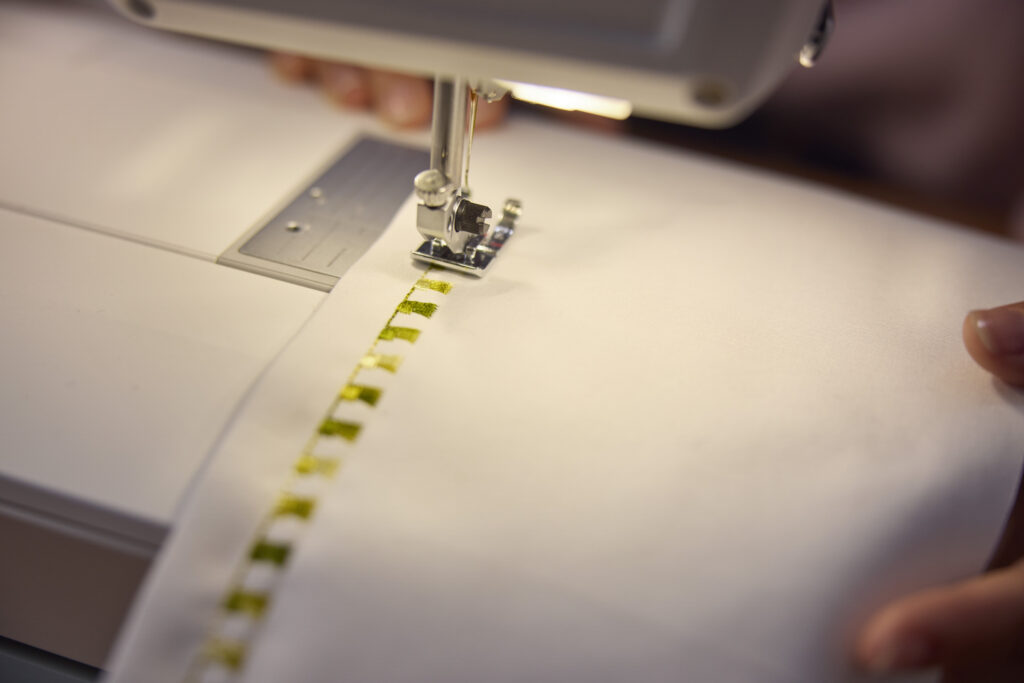 Strong Piercing Power & High Speed HUSQVARNA® VIKING® TOPAZ™ 55Q Sewing & Quilting Machine
