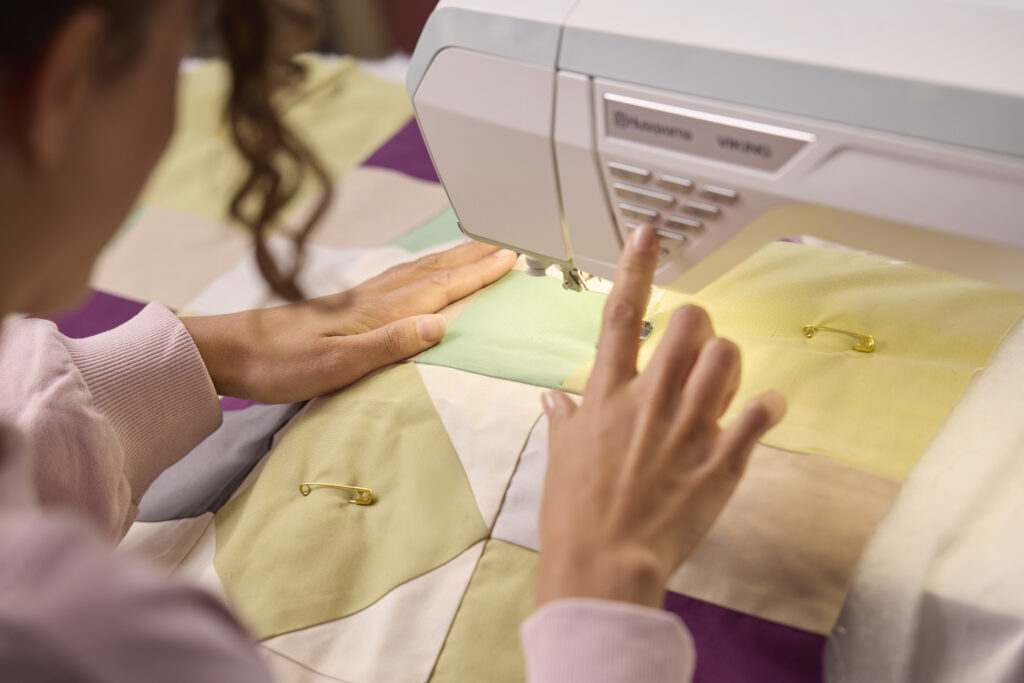 Exclusive Sensor System™ HUSQVARNA® VIKING® TOPAZ™ 55Q Sewing & Quilting Machine