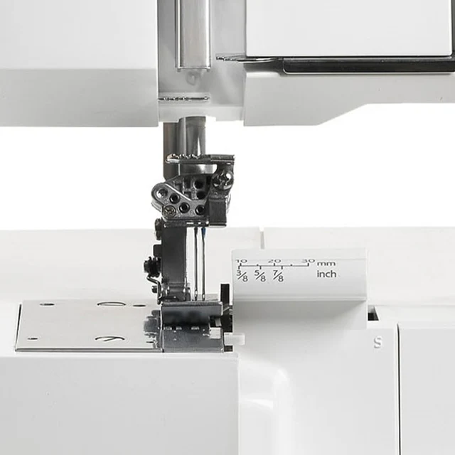 HUSQVARNA® VIKING® HUSKYLOCK™ S21 Overlock Machine