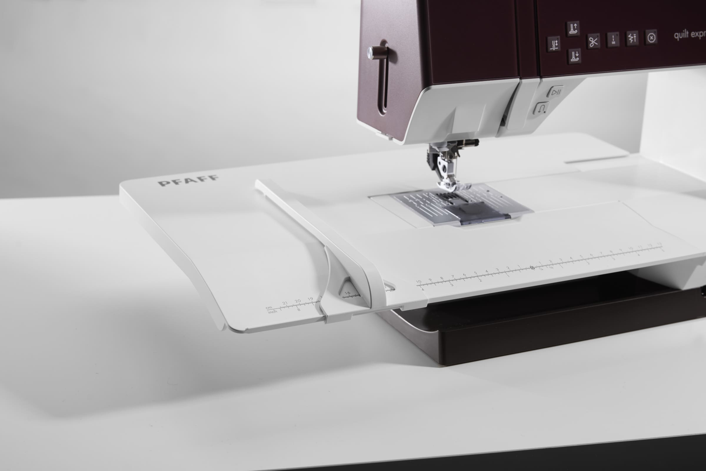 Best Quilting Machines for Home Quilters in 2026 3 PFAFF quilt expression™ 725 sewing and quilting machine